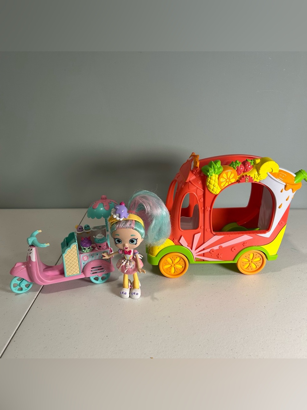 Shopkins Shoppies Mixed Bundle Peppa-Mint Scooter Doll & Smoothie Truck